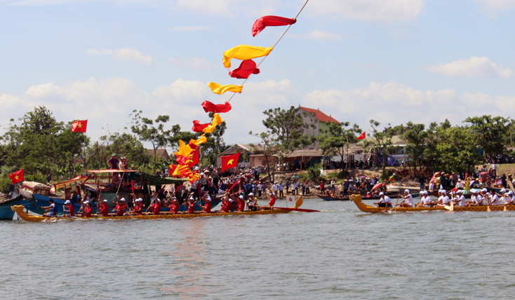 Lễ hội đua thuyền trên sông Gianh