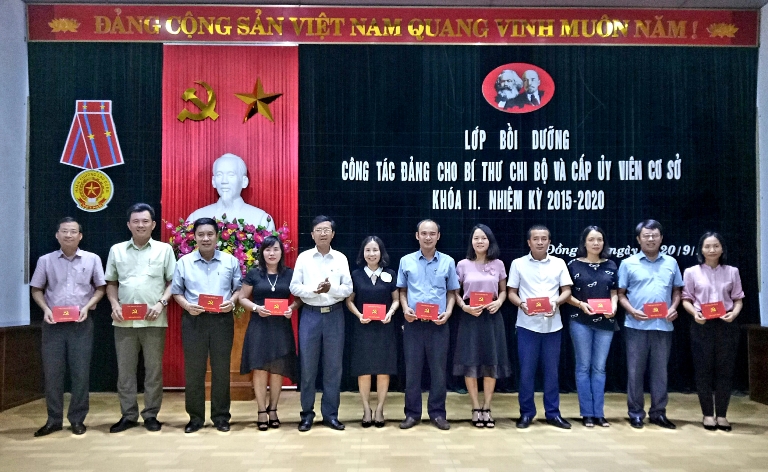 Bồi dưỡng công tác đảng cho bí thư chi bộ và cấp uỷ viên cơ sở