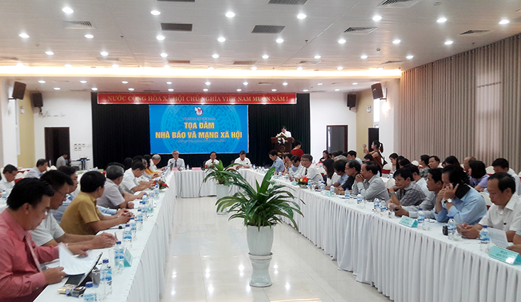 Tọa đàm nhà báo và mạng xã hội