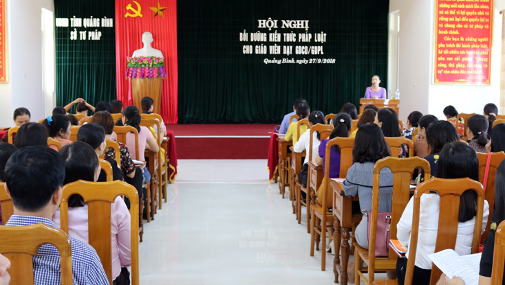 Bồi dưỡng kiến thức pháp luật cho giáo viên
