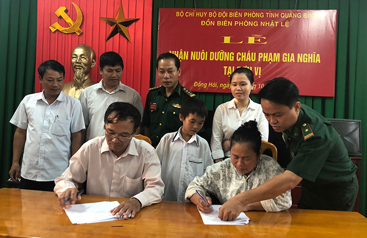 Đồn Biên phòng Nhật Lệ nhận nuôi dưỡng học sinh đặc biệt khó khăn