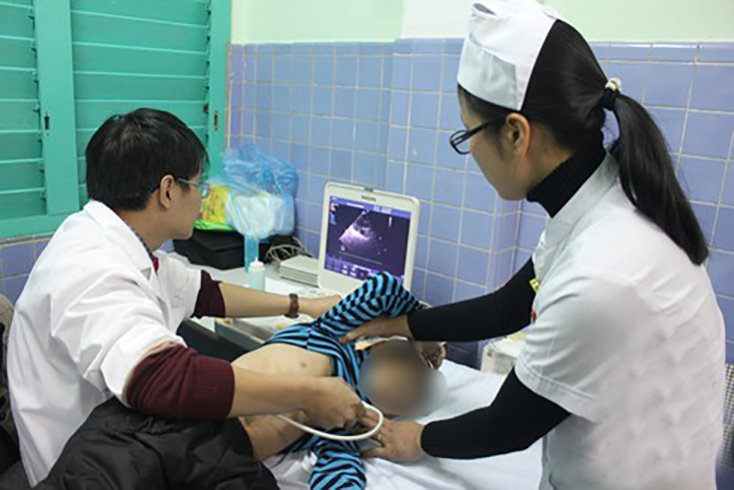 Con nhỏ bị ốm, bố mẹ được nghỉ tối đa bao nhiêu ngày?