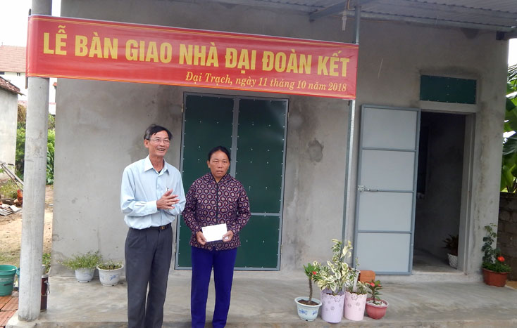 Ủy ban Mặt trận TQVN huyện Bố Trạch: Bàn giao nhà đại đoàn kết cho hộ nghèo năm 2018