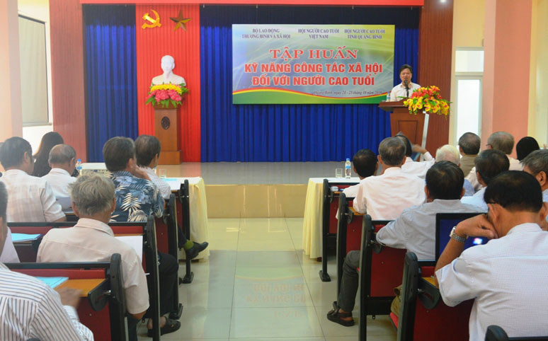 Tập huấn kỹ năng công tác xã hội đối với người cao tuổi