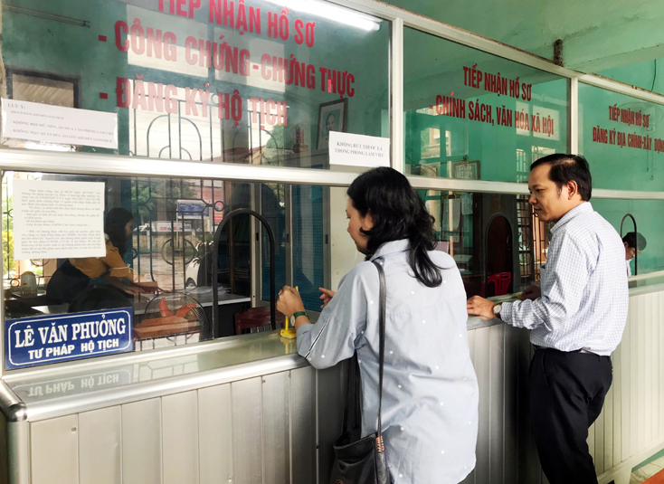 Xây dựng chính quyền thân thiện, vì dân phục vụ