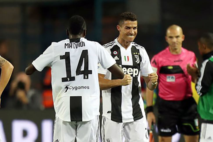 Ronaldo ghi siêu phẩm, Juventus nối lại mạch thắng ở Serie A