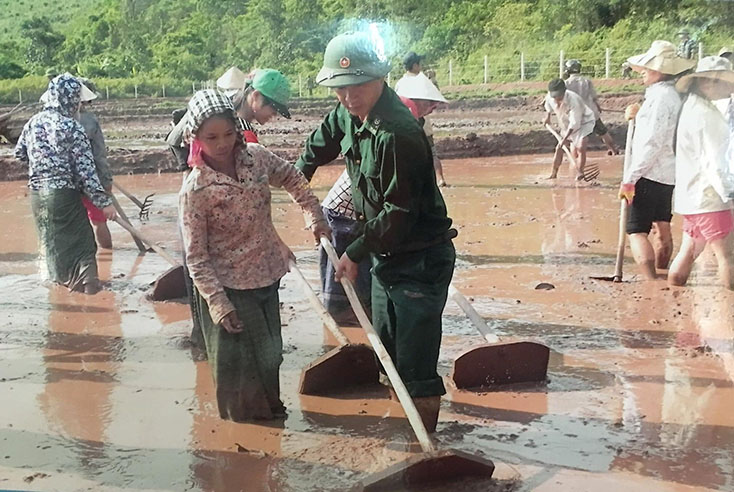 Dưới chân núi Giăng Màn