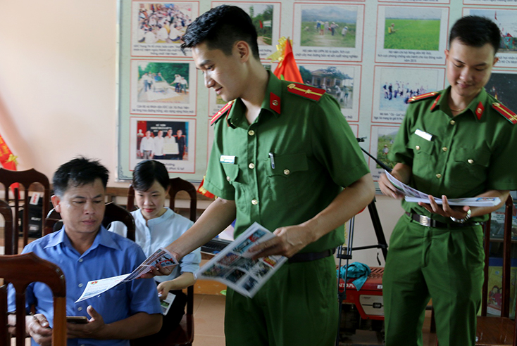 Công an Quảng Bình:  Tích cực hưởng ứng "Ngày Pháp luật"