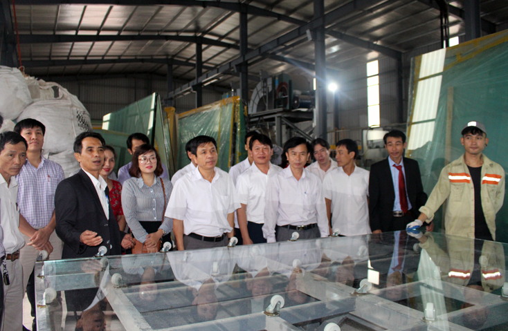 Đầu tư 37 tỷ đồng xây dựng mô hình sản xuất kính cường lực