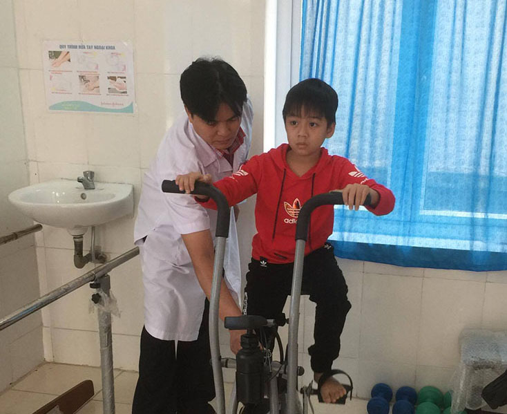 Để y tế cơ sở tròn vai 'người gác cổng'