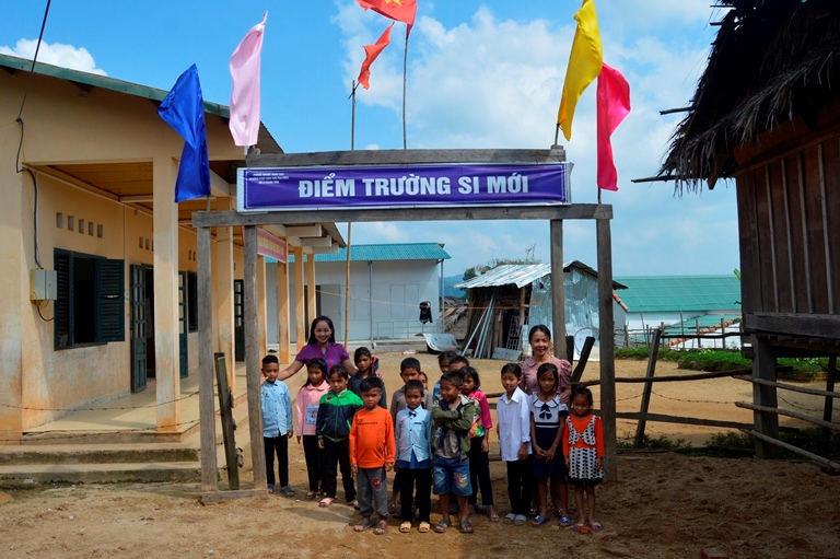 Những người 'gieo chữ' dưới chân núi Giăng Màn
