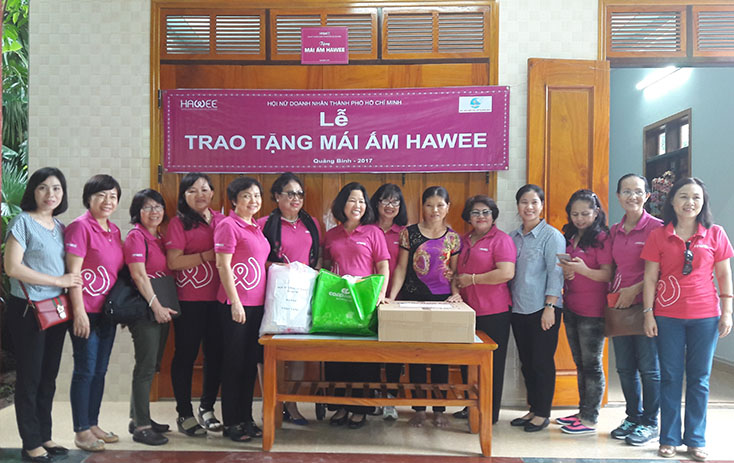 Sẻ chia khó khăn với phụ nữ nghèo