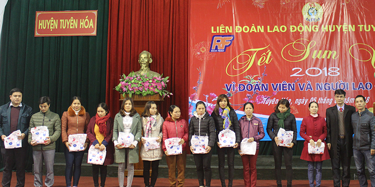 LĐLĐ huyện Tuyên Hóa:  Đồng hành cùng lao động nghèo
