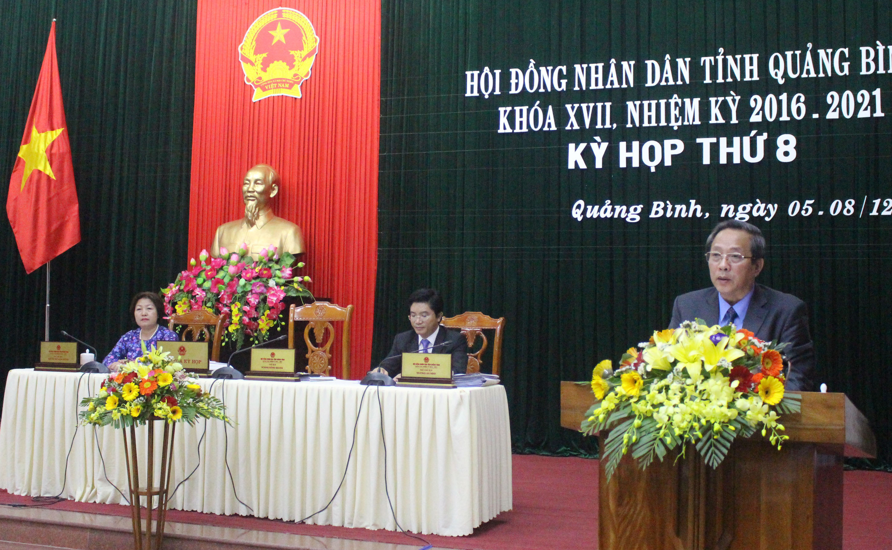 Các cơ quan hữu quan trả lời chất vấn của đại biểu HĐND tỉnh
