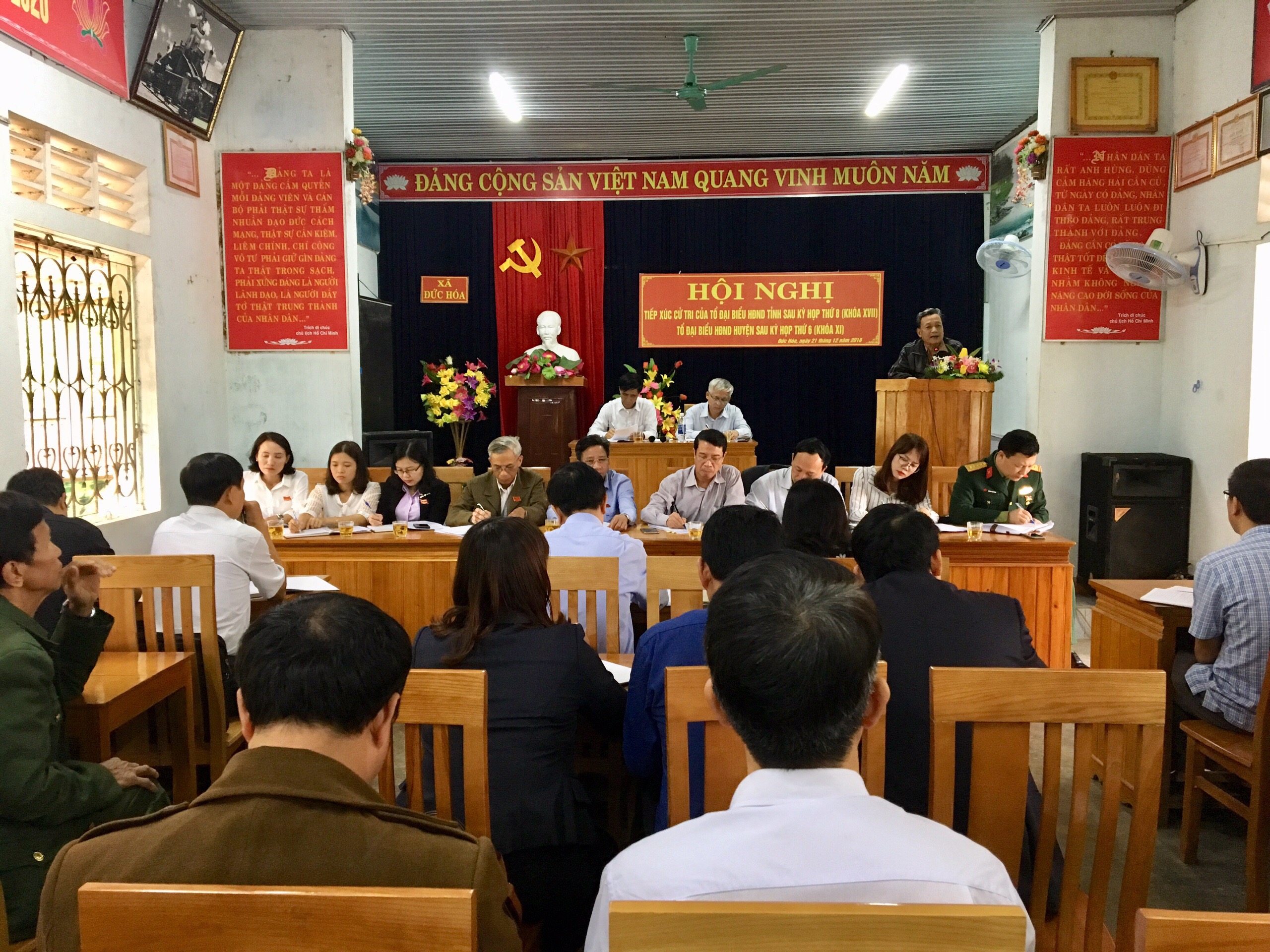 Đại biểu HĐND tỉnh tiếp xúc cử tri sau kỳ họp thứ 8