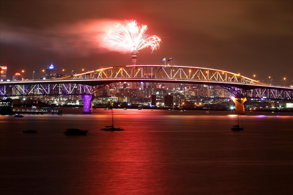 Quang cảnh bắn pháo hoa đón mừng năm mới ở New Zealand
