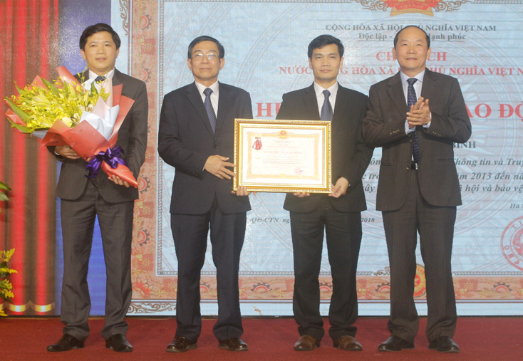 VNPT Quảng Bình: Đón nhận Huân chương Lao động hạng Nhì
