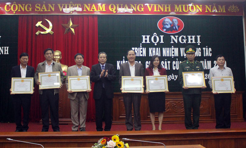 Tăng cường công tác kiểm tra, giám sát, tiếp tục đẩy mạnh  xây dựng, chỉnh đốn Đảng