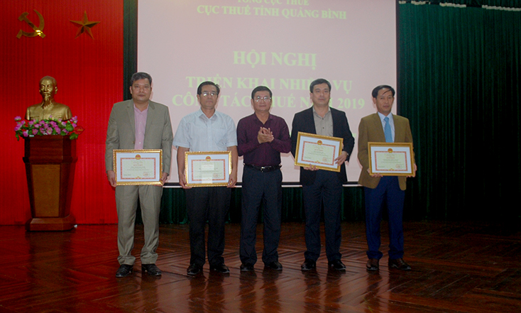 Ngành Thuế phấn đấu thực hiện vượt mức nhiệm vụ thu ngân sách
