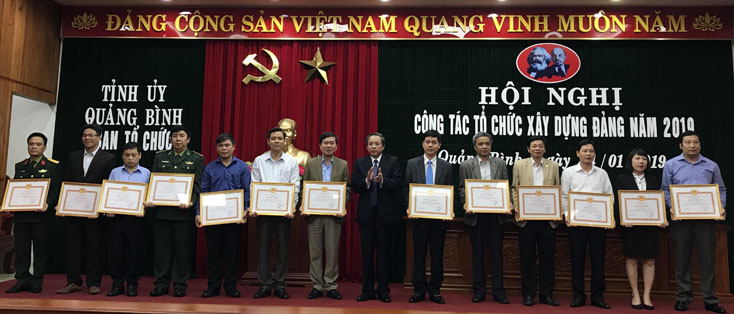 Tiếp tục đổi mới, sắp xếp tổ chức bộ máy của hệ thống chính trị tinh gọn, hoạt động hiệu lực, hiệu quả