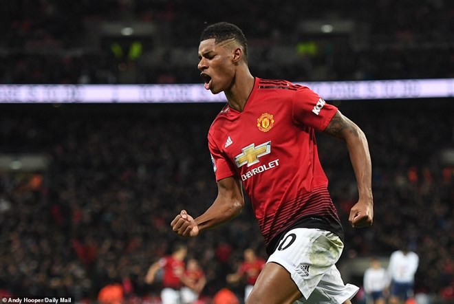 M.U thắng 6 trận liên tiếp, Ole Gunnar Solskjaer lập lục mới