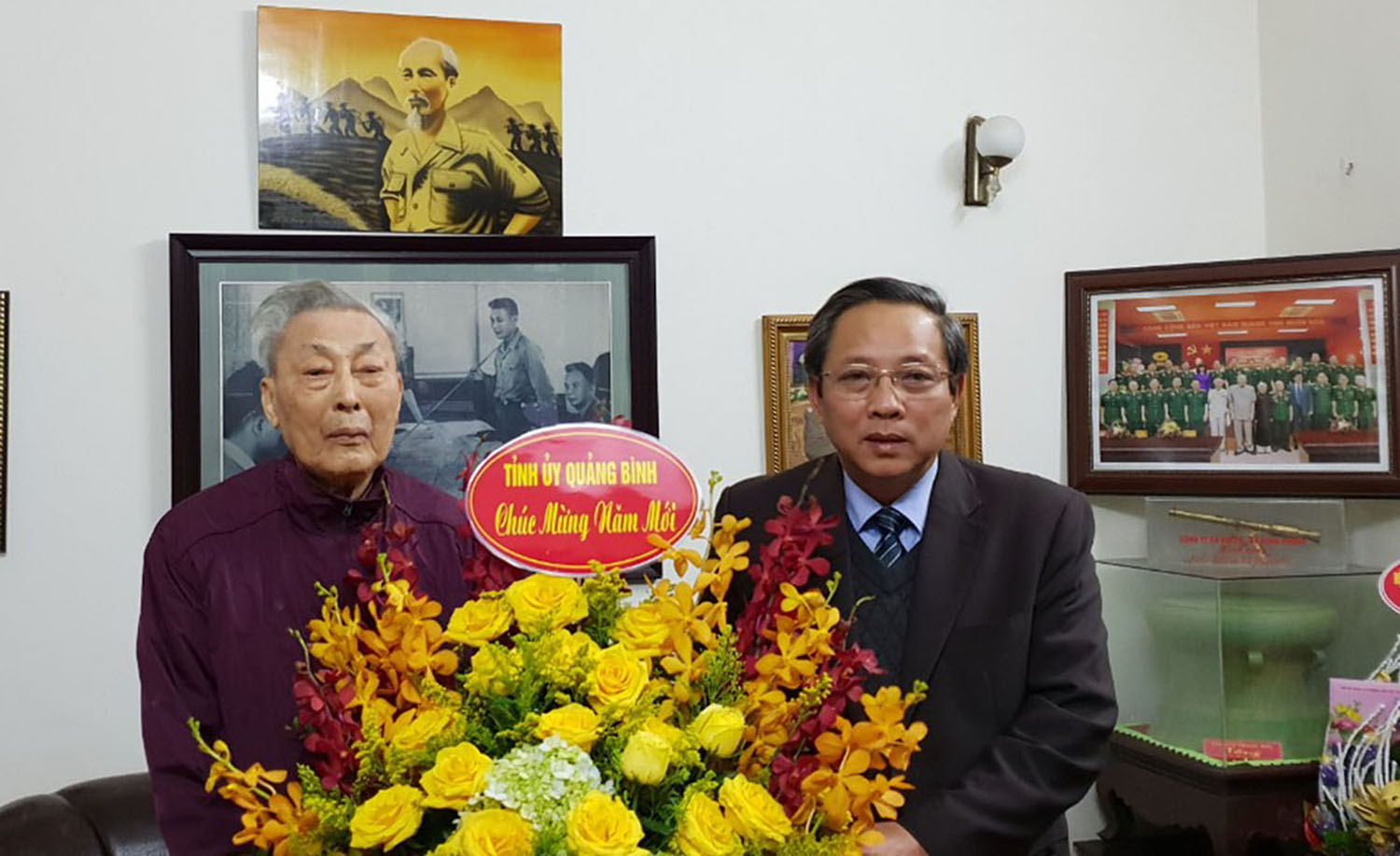 Đồng chí Bí thư Tỉnh ủy thăm và chúc Tết Trung tướng Đồng Sỹ Nguyên