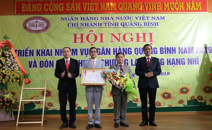 Đẩy mạnh huy động vốn và tăng trưởng tín dụng