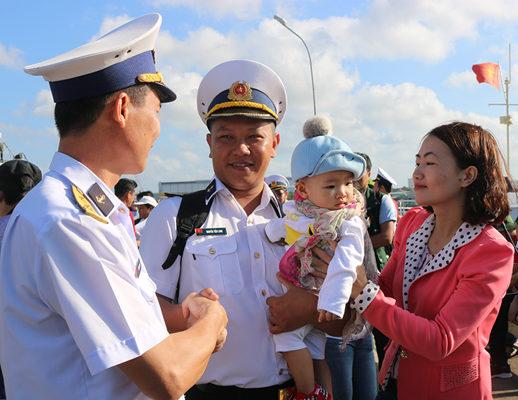 Những "pháo đài" thép trên thềm lục địa phía Nam-Bài 2: Những người viết tiếp bản hùng ca