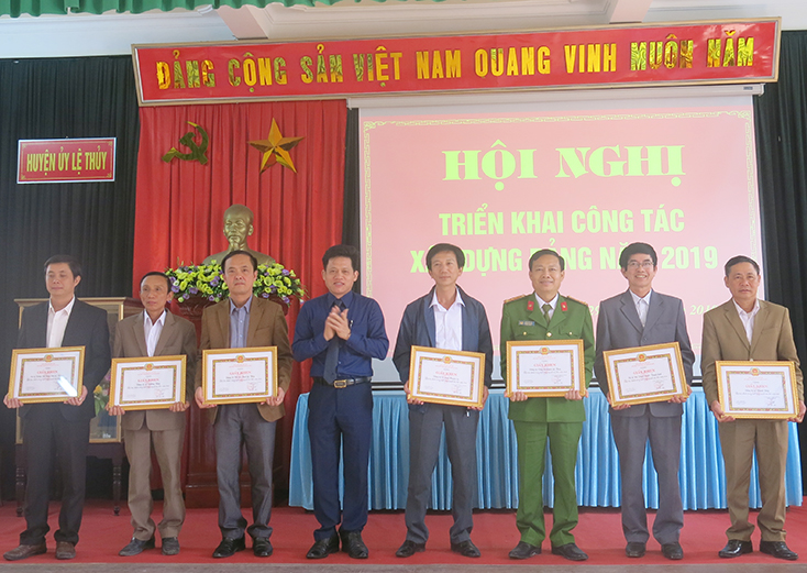 Lệ Thủy: Tiếp tục đổi mới phương thức lãnh đạo của các cấp ủy đảng