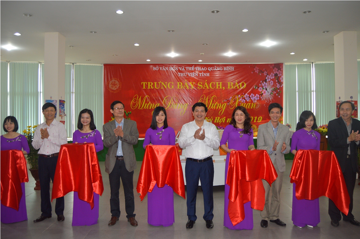 Trưng bày sách, báo Xuân Kỷ Hợi năm 2019
