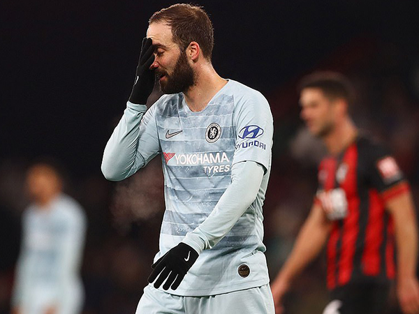 Ngoại hạng Anh vòng 24: Chelsea thảm bại khó tin, Liverpool mất điểm