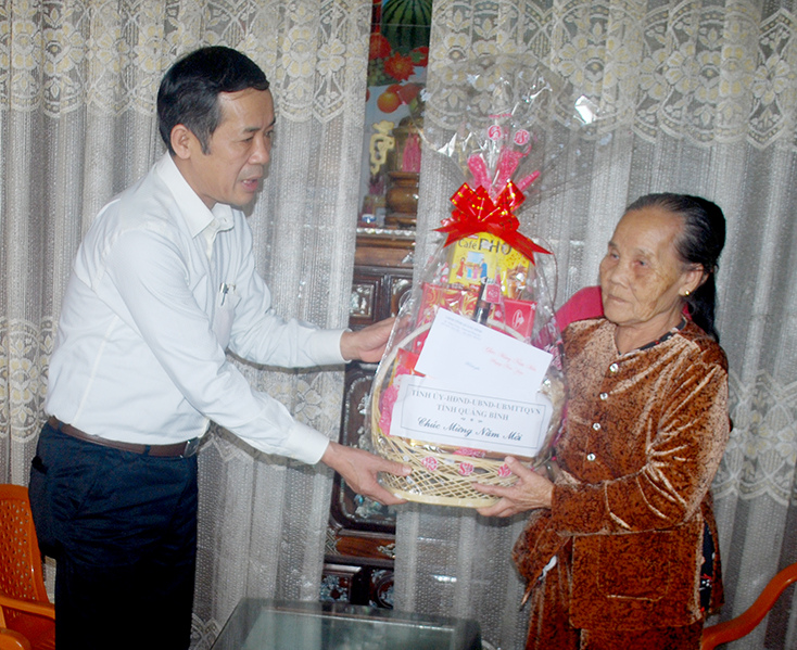 Các đồng chí lãnh đạo tỉnh thăm và chúc Tết Nguyên đán Kỷ Hợi 2019