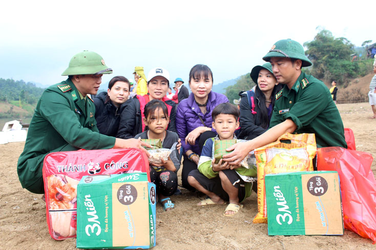 Ăn Tết bên dòng Đại Giang