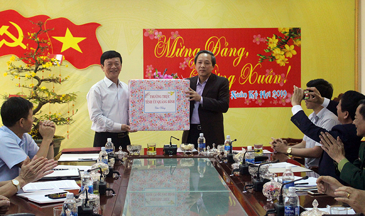 Đồng chí Bí thư Tỉnh ủy làm việc với Ban Thường vụ Huyện ủy Bố Trạch