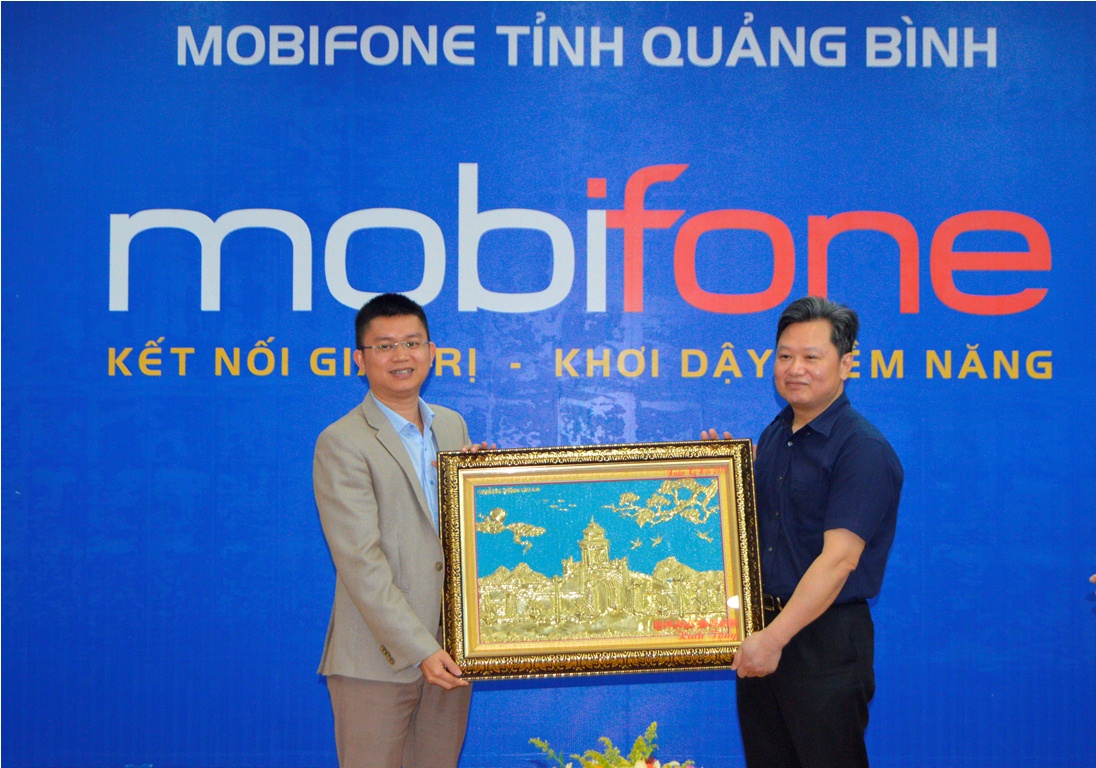 Đồng chí Phó Chủ tịch UBND tỉnh thăm, làm việc tại Mobifone Quảng Bình