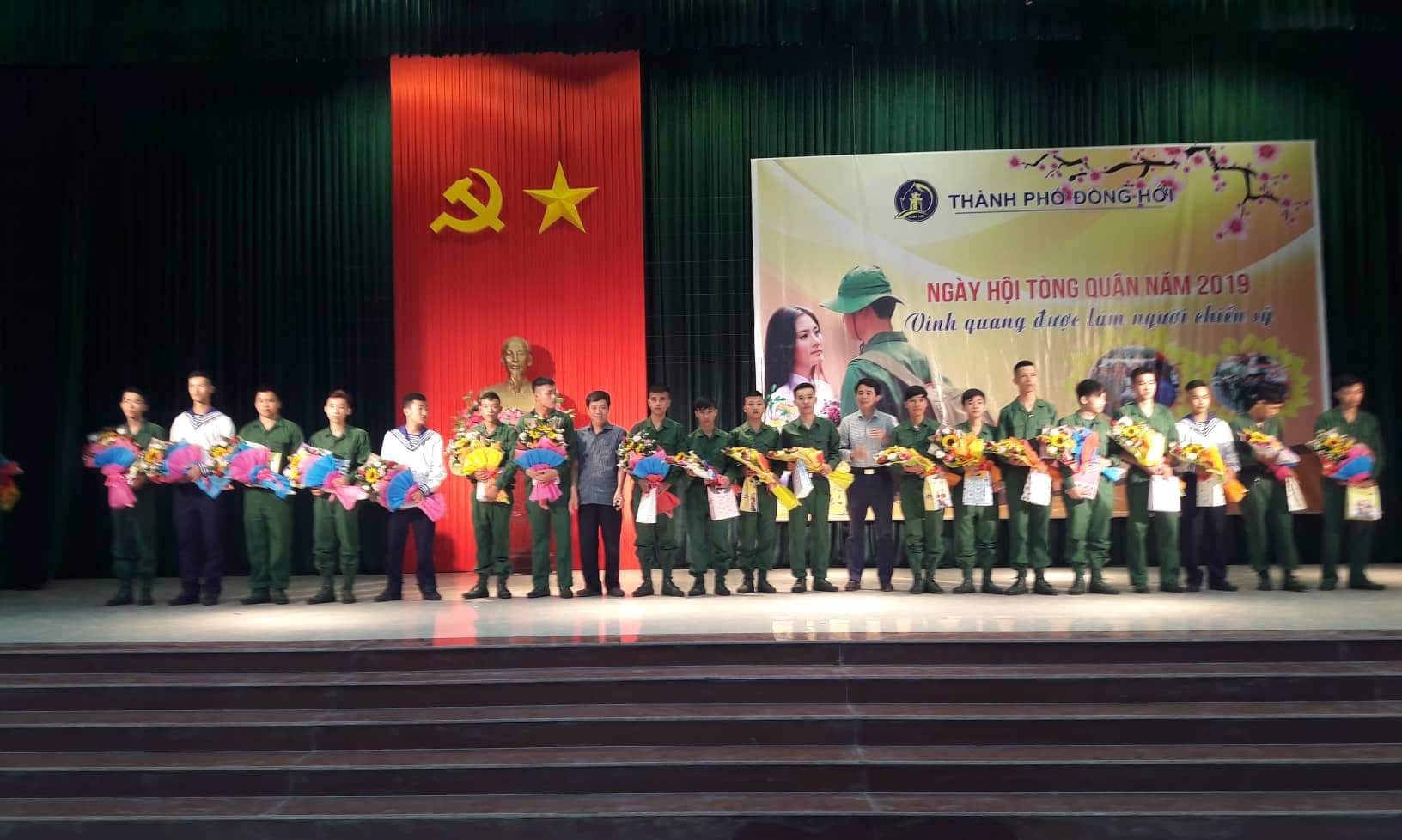 TP. Đồng Hới: Hội tòng quân "Vinh quang được làm người chiến sỹ"