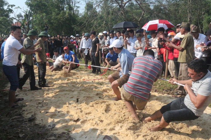 Tháng giêng về hội làng Văn