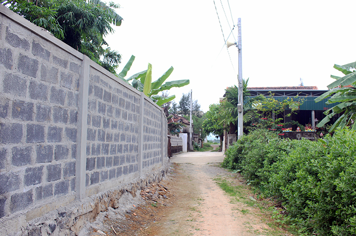 Tân Ninh (Quảng Ninh): Xây công trình… lấn đường dân sinh