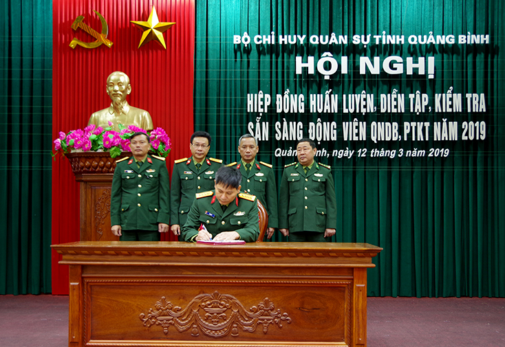 Ký kết biên bản hiệp đồng huấn luyện quân nhân dự bị năm 2019