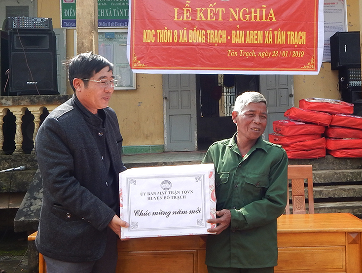 Để thắt chặt tình đoàn kết giữa các khu dân cư