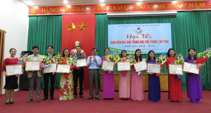 105 thầy cô giáo đạt danh hiệu giáo viên dạy giỏi THPT cấp tỉnh năm 2019