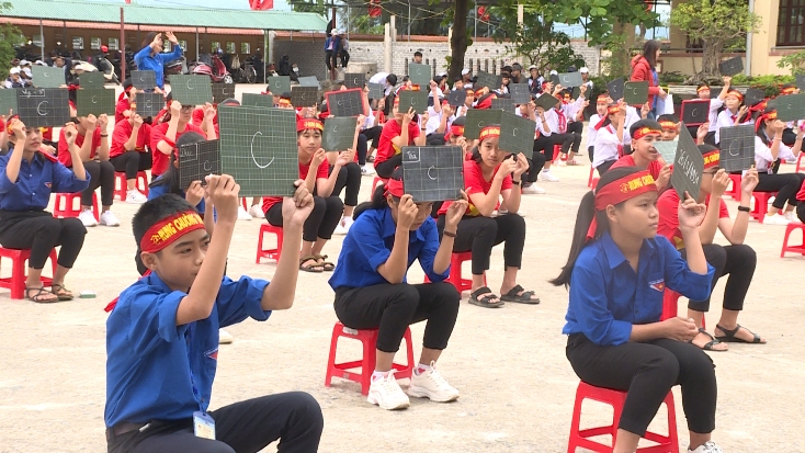 Ngày hội "Thiếu nhi vui khỏe-Tiến bước lên Đoàn"