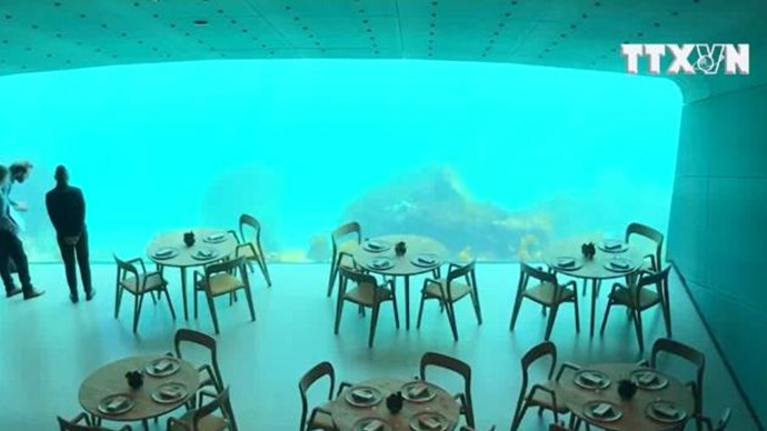 Kỳ thú nhà hàng nằm lơ lửng ở độ sâu 30m trong nước biển