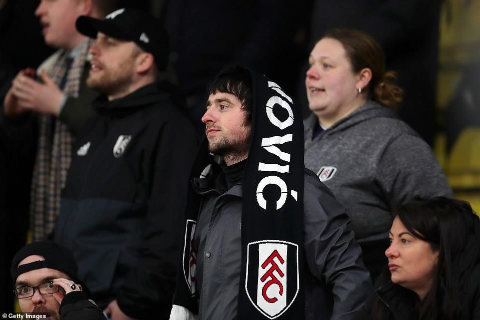 Premier League sớm xác định được hai câu lạc bộ xuống hạng