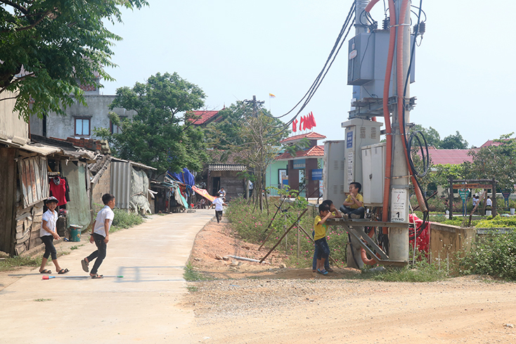 Cần ngăn chặn tình trạng trẻ em trèo lên trạm biến áp chơi đùa