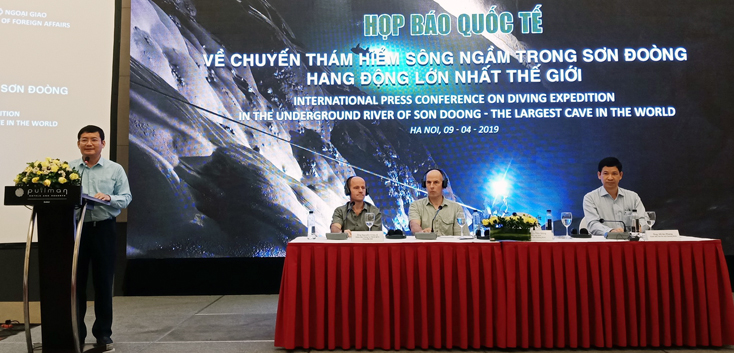 Dòng sông ngầm bên trong hang Sơn Đoòng nằm ở độ sâu 93m