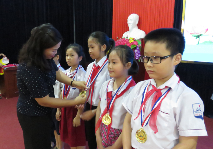 Trao giải thể thao học sinh phổ thông năm học 2018-2019