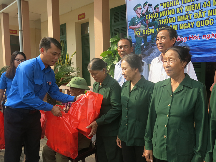 Đoàn Khối các cơ quan tỉnh: Tổ chức chương trình "Nghĩa tình biên giới, biển đảo"