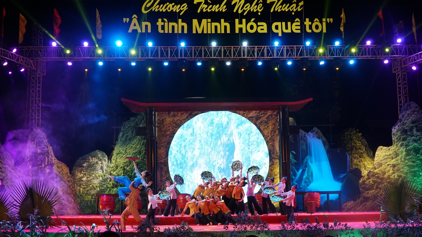 Chương trình nghệ thuật "Ân tình Minh Hóa quê tôi"