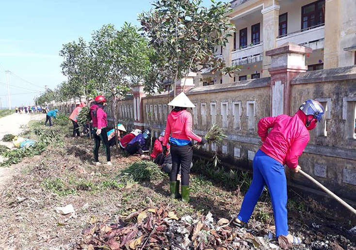 Lệ Thủy: Đẩy nhanh tiến độ xây dựng đoạn đường và vườn hộ kiểu mẫu